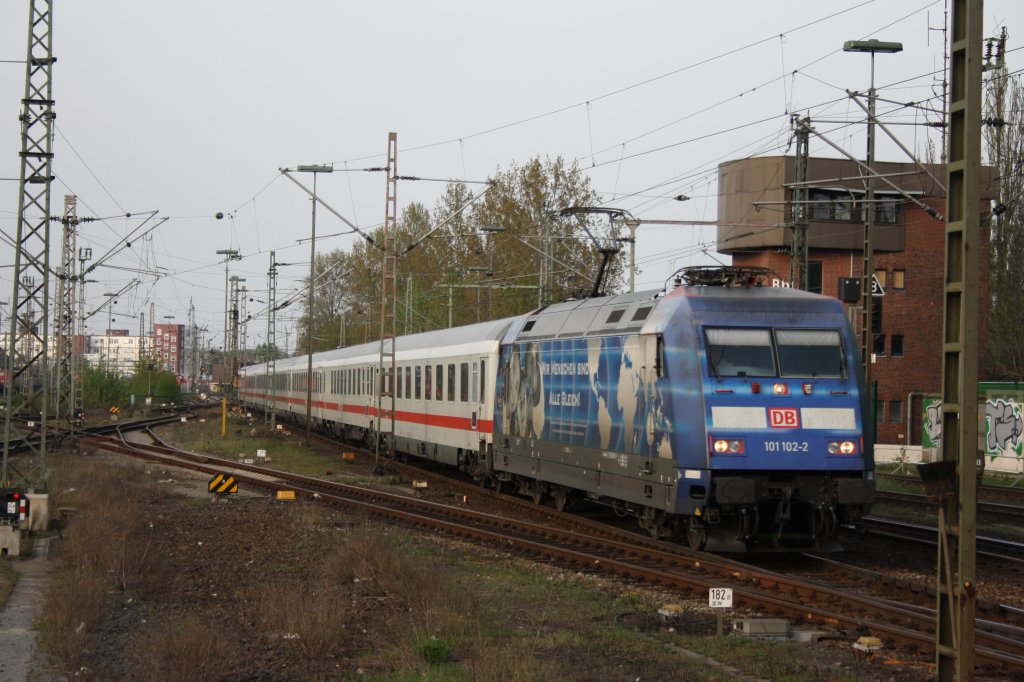 101 102 mit einem IC in Braunschweig HBF am 28.04.2010