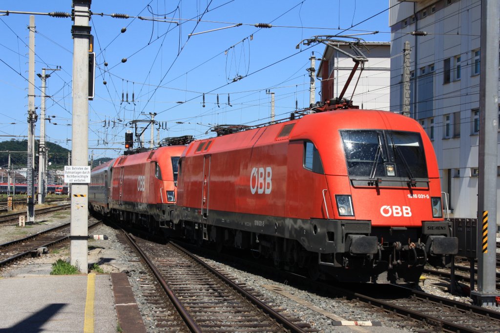 1016 031 + 1016 xxx mit einem IC in Salzburg HBF am 01.08.2010