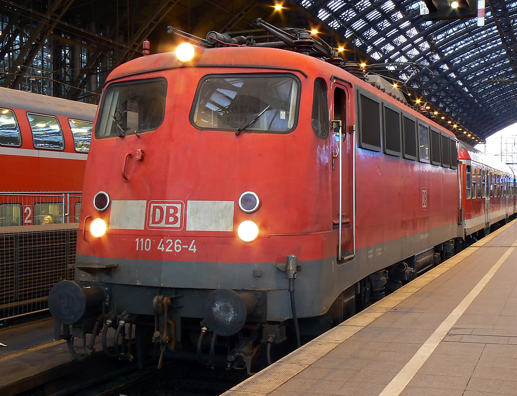 110 426-4 in K�ln Hbf am 30.12.2010
