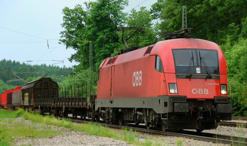 1116 174-2, aufgenommen am 01.06.10, bei der Durchfahrt durch A�ling.