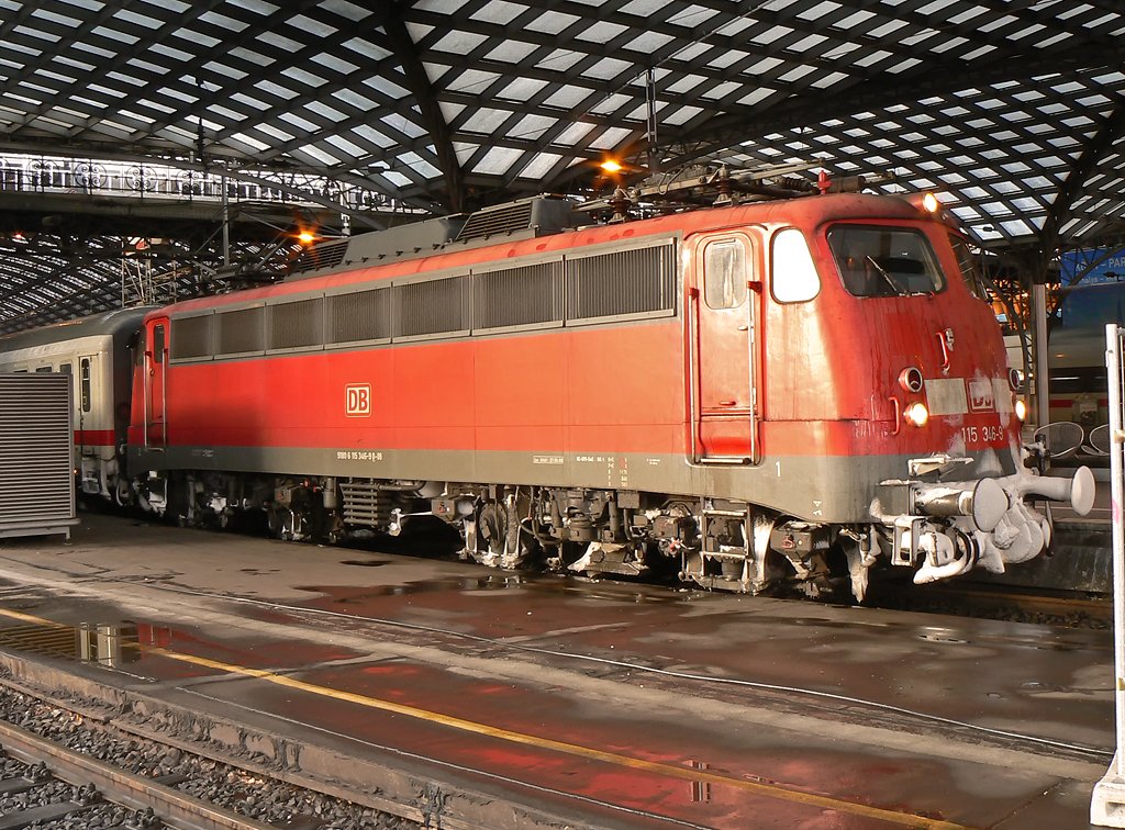 115 346-9 im ICE Ersatzverkehr in K�ln Hbf 30.01.2010