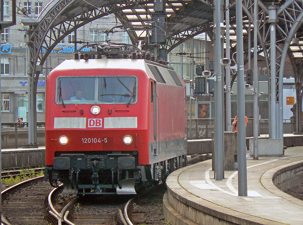 120 104-5 als Lz in K�ln Hbf am 27.06.2010