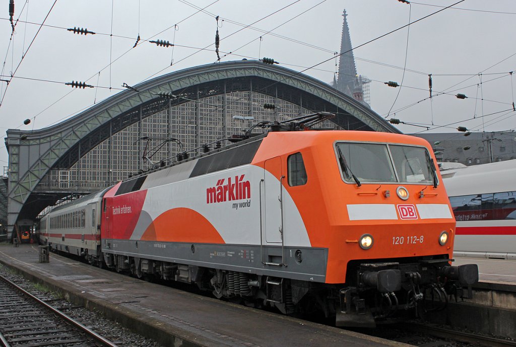 120 112-8 am IC2329 in K�ln Hbf. am 06.05.2012