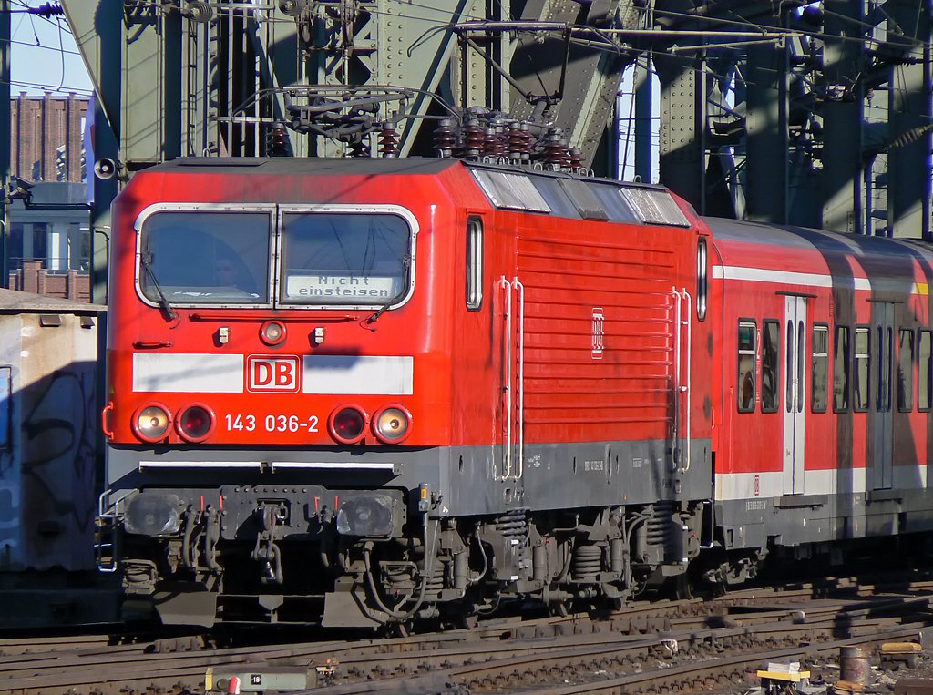143 036-2 in K�ln Hbf am 7.3.2010