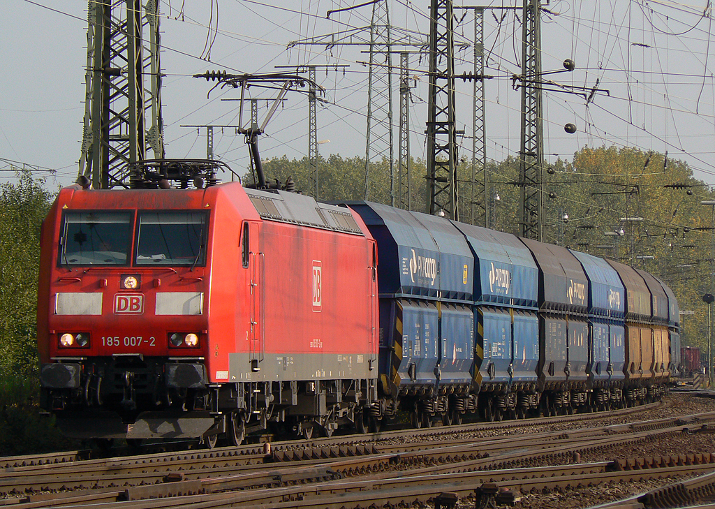 185 007-4 mit PKP-Cargo Wagenpark in Gremberg am 07.10.2010