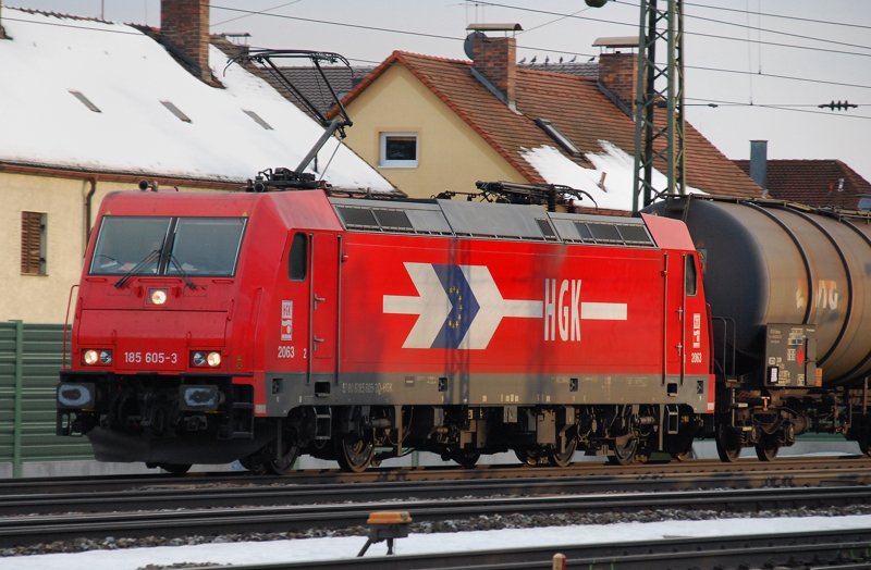 185 605-3, HGK 2063, aufgenommen am 20.02.10, bei der Durchfahrt durch Treuchtlingen.