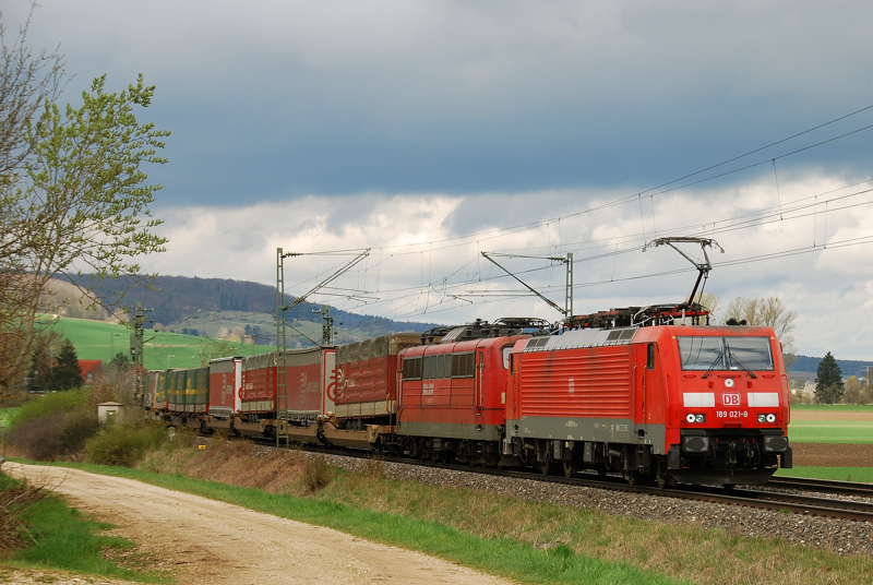 189 021-9 + 151 160-9, aufgenommen am 21.04.12, bei Treuchtlingen.