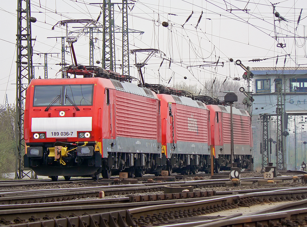 189 036-7 verl�sst mit zwei weiteren umger�steten 189ern Gremberg Gbf. am 12.04.2010