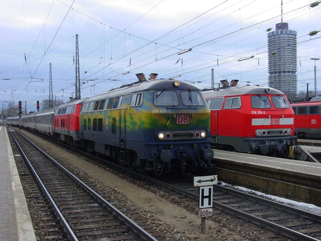 218 418+218 xxx mit Umleiter EC auf dem Weg von M�nchen HBF nach Z�rich in Augsburg HBF(16.02.2006) 