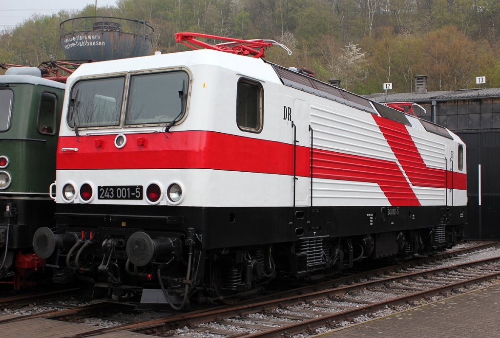 243 001-5 in Bochum Dahlhausen am 14.04.2012
