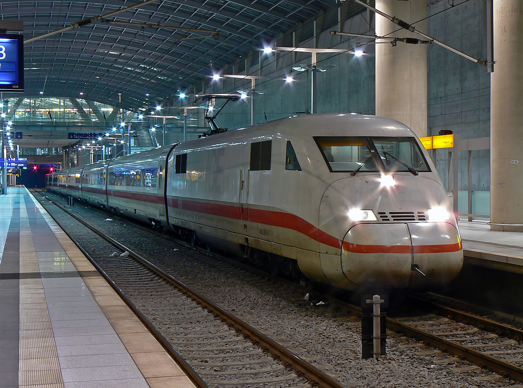 402 005-3  Zwickau  am Haltepunkt K�ln/Bonn Airport  am 28.12.2010