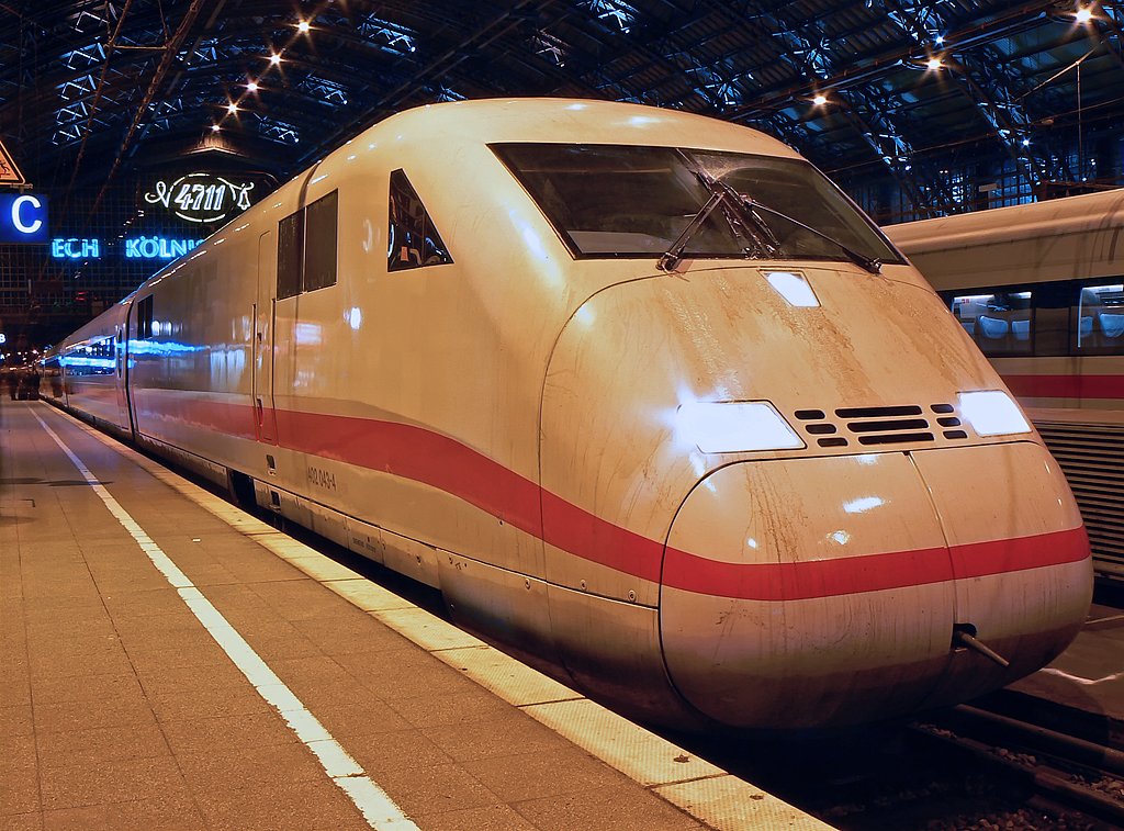 402 043-4 in K�ln Hbf am 18.12.09