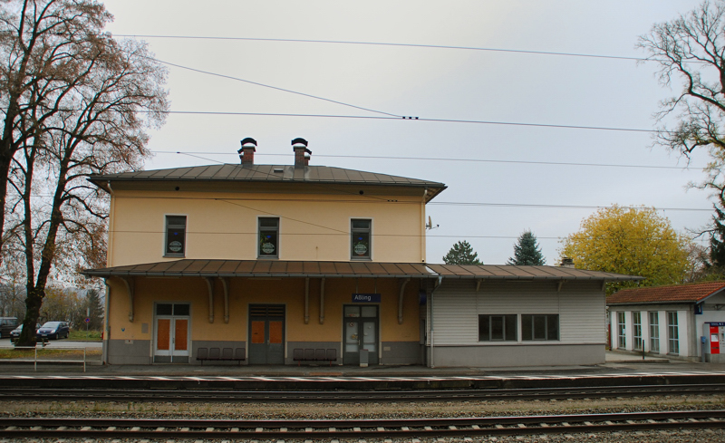 Bahnhof A�ling, Westseite. Aufgenommen am 11.11.12.