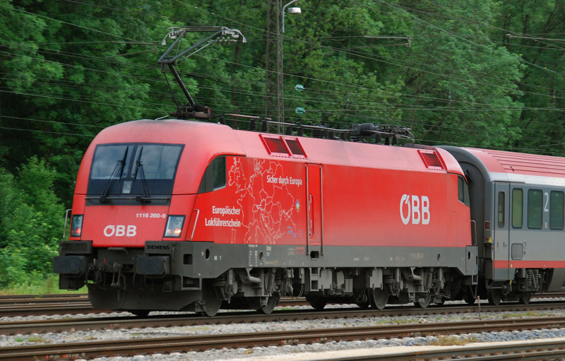 Der  Europ�ische Lokf�hrerschein , 1116 260-9, aufgenommen am 21.06.10, bei der Durchfahrt durch Neuoffingen.