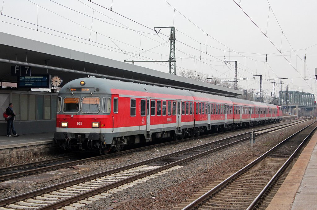 Der RB48 geschoben von 111 125 in K�ln Messe/Deutz am 03.04.2013