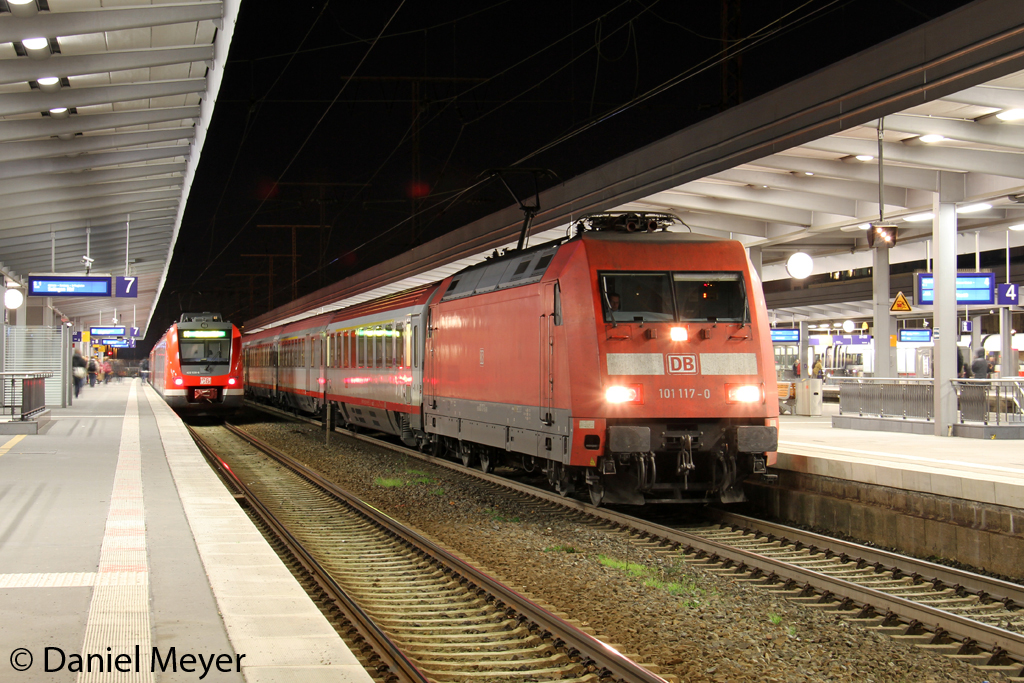 Die 101 117-0 und 422 530-6 in Essen Hbf am 22,11,12