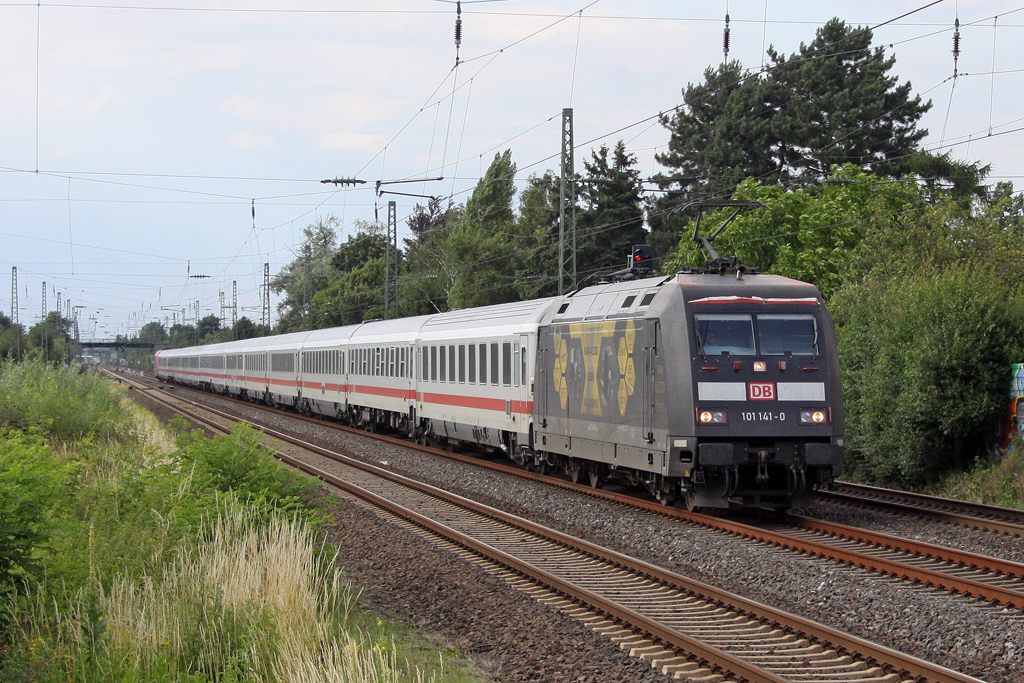 Die 101 141-0 in Angermund am 01,07,12