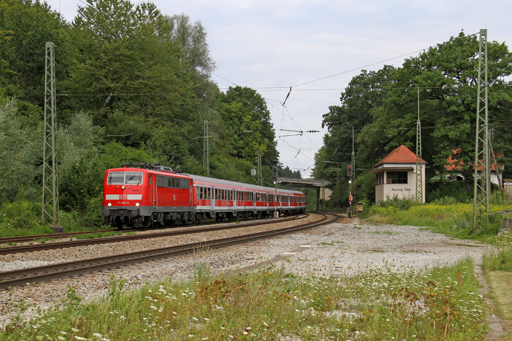 Die 111 053-5 in A�ling (Oberbay) am 04,08,12