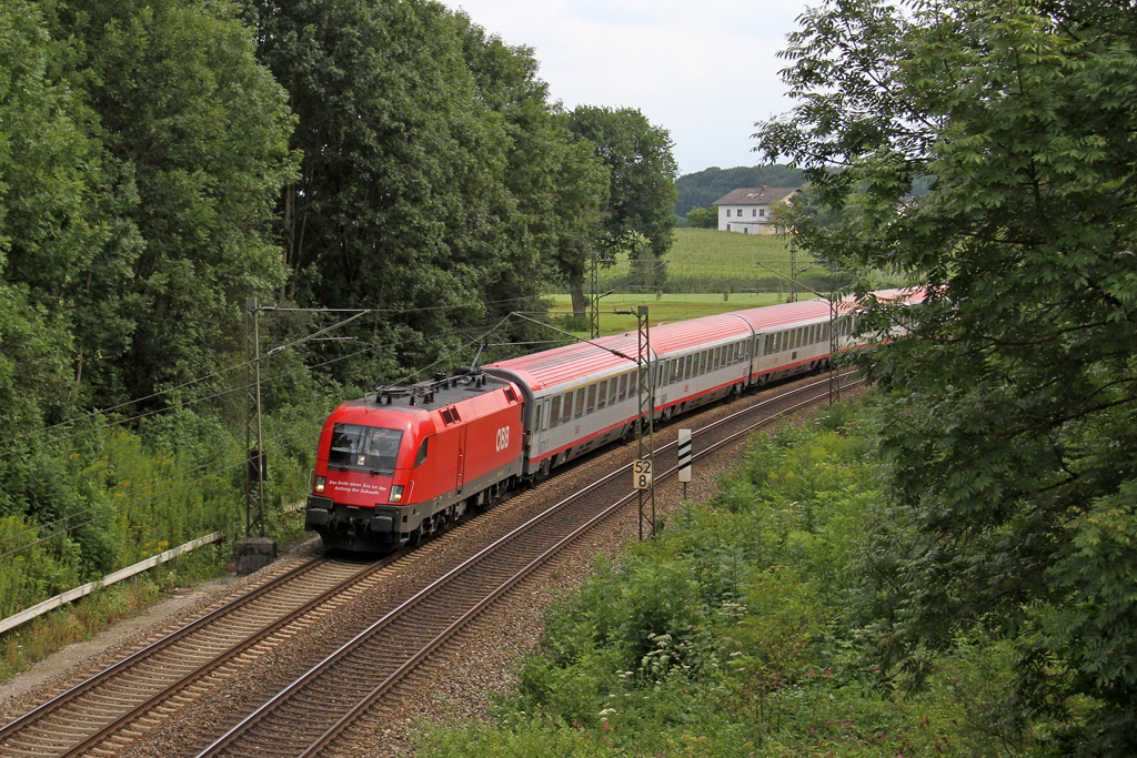 Die 1116 147-8 bei Aubenhausen am 04,08,12