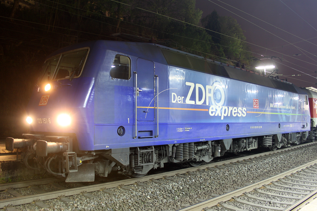 Die 120 151-6 mit dem EN 447 in Wuppertal Hbf am 28,04,10