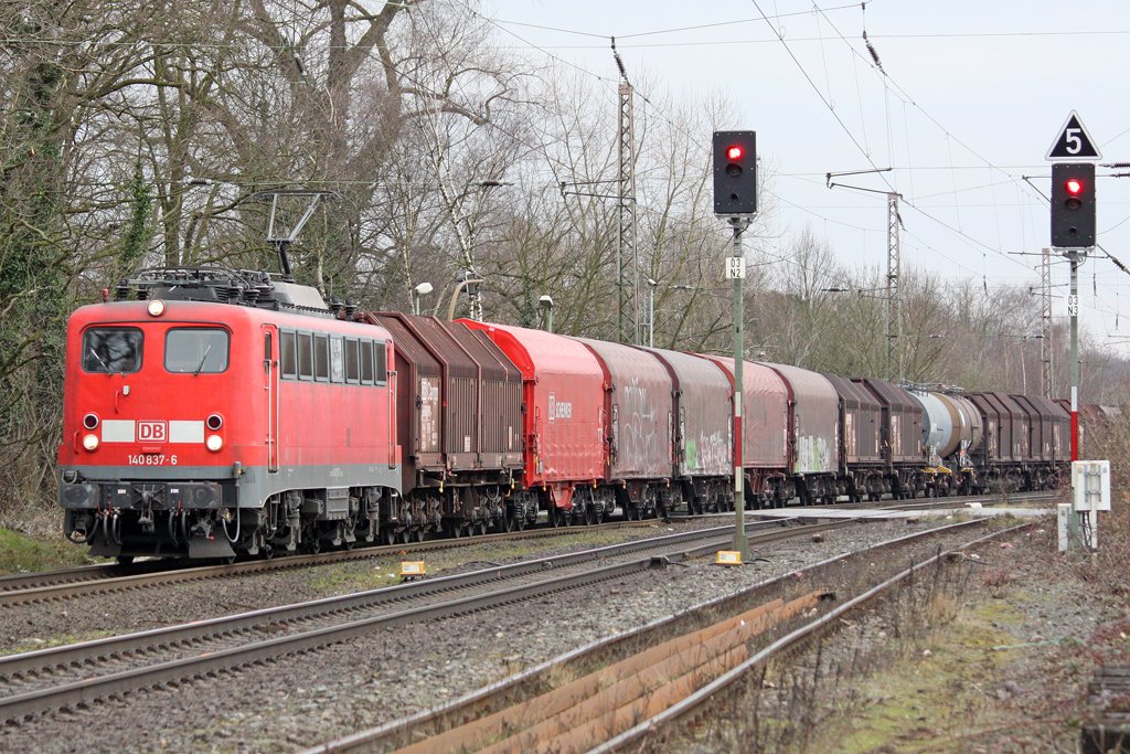 Die 140 837-6 in Ratingen Lintorf am 19,03,10