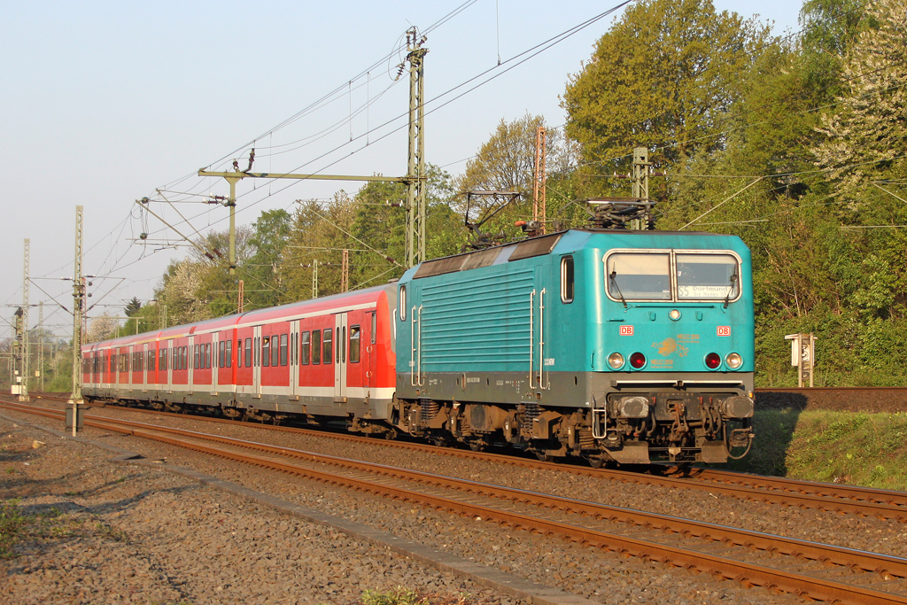 Die 143 247-2  Melez  in Wuppertal Vohwinkel am 20,04,11