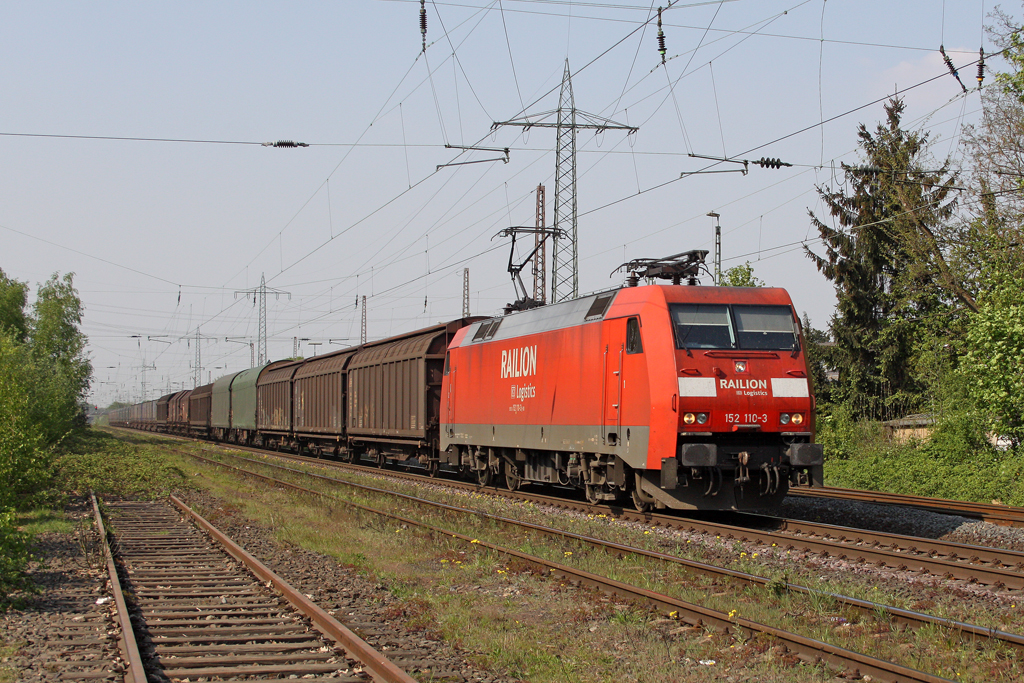 Die 152 110-3 in Ratingen Lintorf am 21,04,11