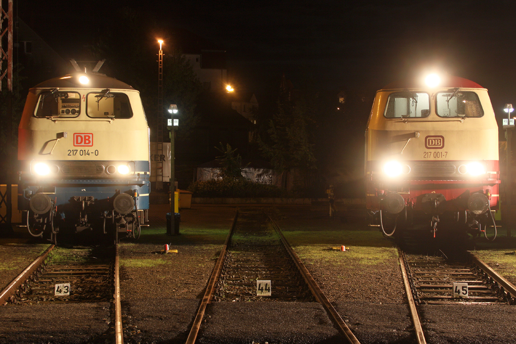 Die 217 014-0 neben 217 001-7 beim BW Fest Osnabr�ck am 18,09,10