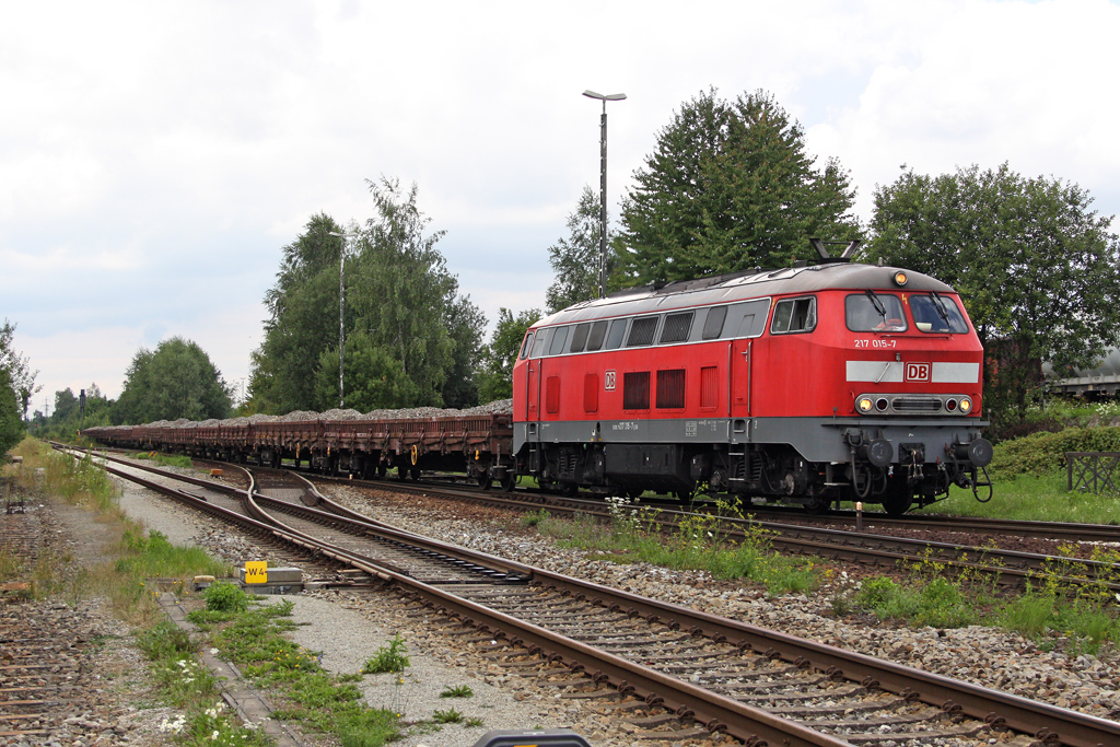 Die 217 015-7 in M�hldorf am 03,08,10