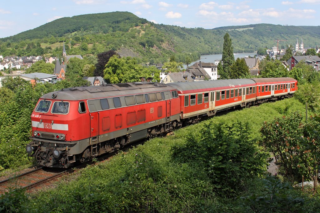 Die 218 408-3 schiebt die RB Hunsr�ckbahn aus Emmelshausen nach Boppard HBF am 05,06,10