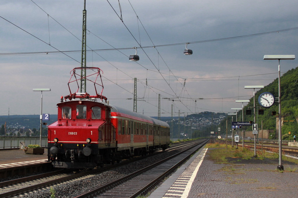 Die E69 03 am 22.05.2011 in Koblenz Ehrenbreitstein bei Ihrer vierten Fahrt