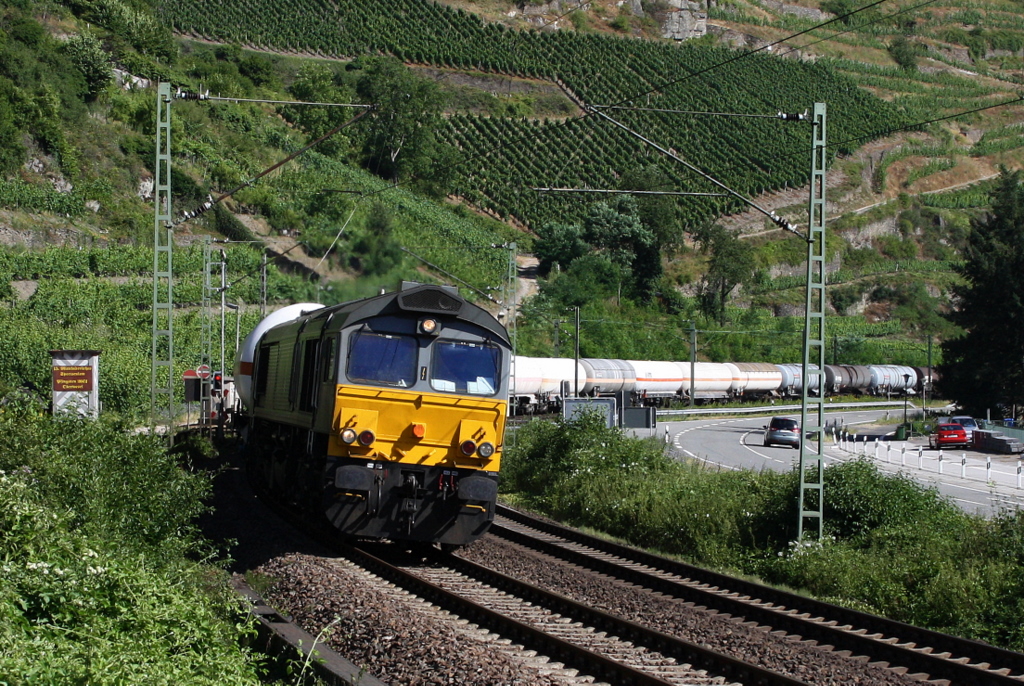Die Fototour an den Rhein begann mit einer Class 66 der DLC mit einem Kesselwagzug. Am 16.07.2010 in der N�he von Oberwesel