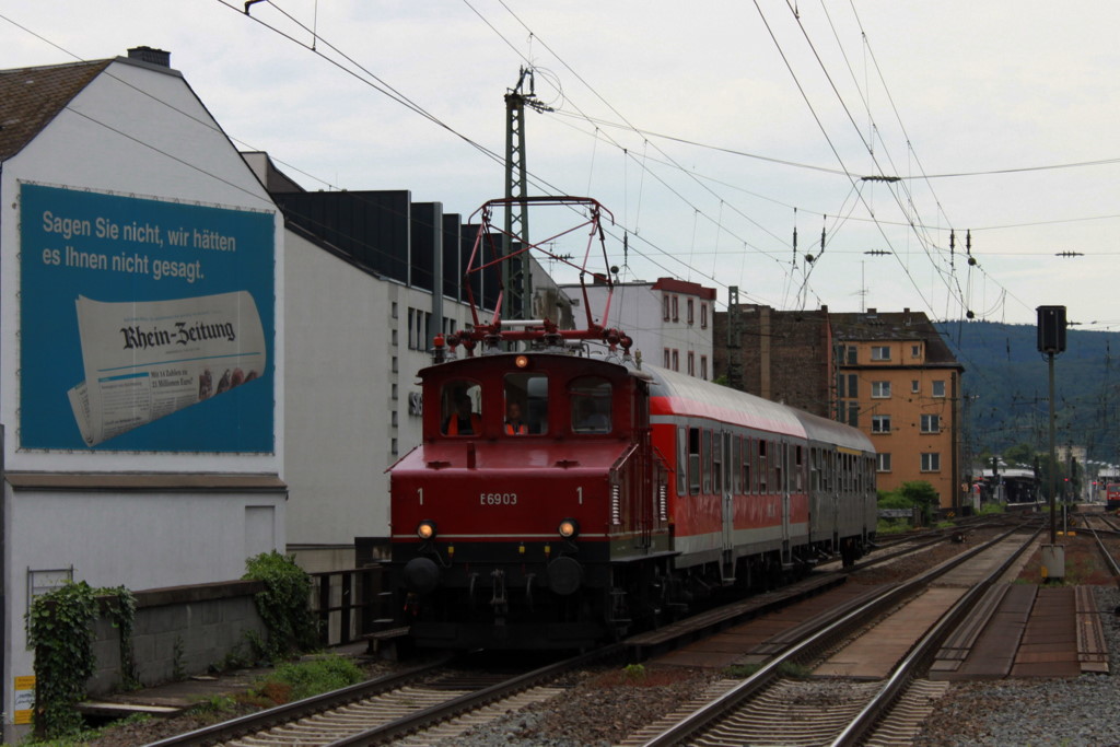 Die zweite Fahrt der E69 03 am 22.05.2011 bei der Durchfahrt Koblenz Statmitte