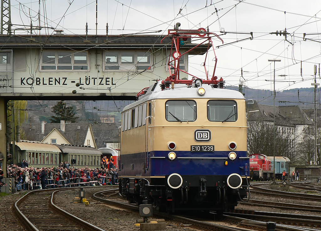 E10 1239 bei der Lokparade in Koblenz-L�tzel am 03.04.2010 , Gru� an den Lokomotiv Club 103 e.V. !!