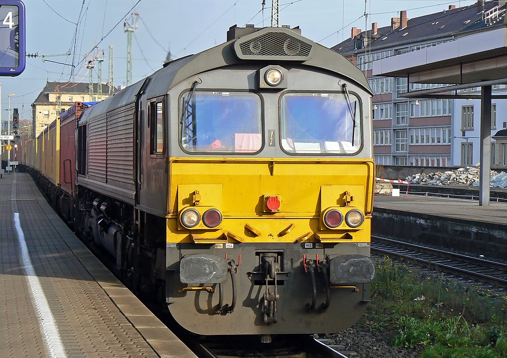 Eine Class 66 donnert mit Gz. durch Koblenz Hbf (Nov.09)