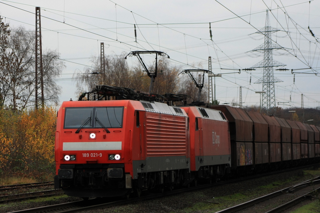 Eine sehr seltene Doppeltraktion kam auch am 17.11.2010 durch Ratingen Lintorf. Es war die 189 021-9 und eine 152er
