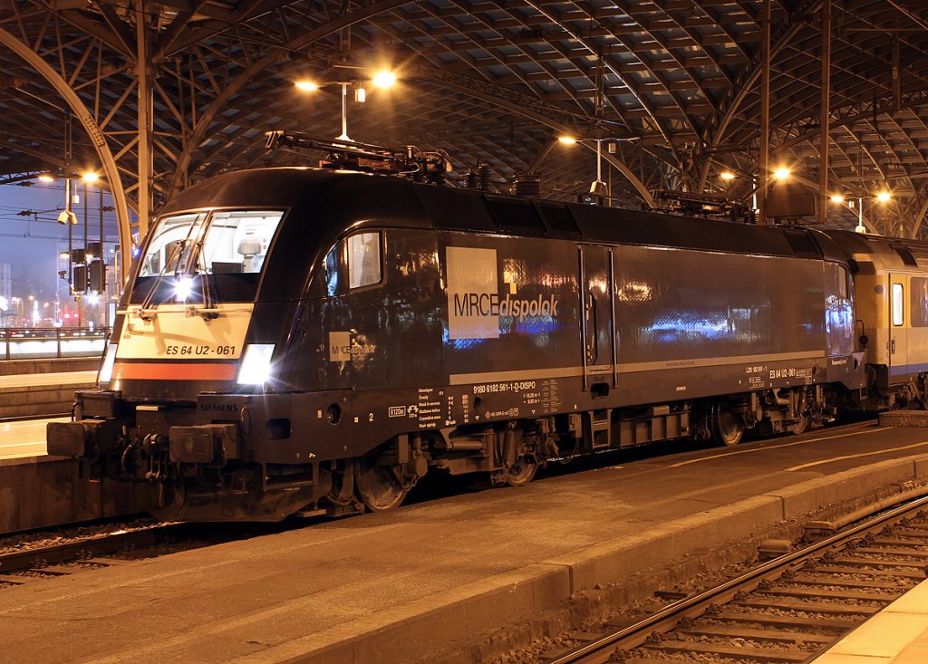ES 64 U2-061 / 182 561 im Portrait am EC6 in K�ln Hbf am 19.02.2011