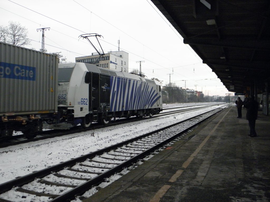 Lokomotion 185 662 in K�ln West am 4.12.10
