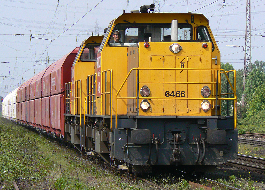 Railion NL 6466 beim Halt in Ratingen-Lintorf am 21.05.2010
