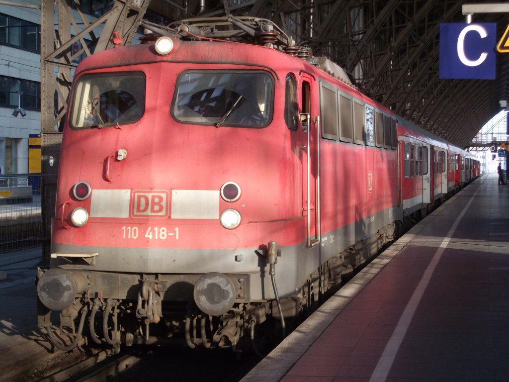 Re aus aachen im k�lner hbf. 110 418 steht abfahrbereitim k�lner hbf.