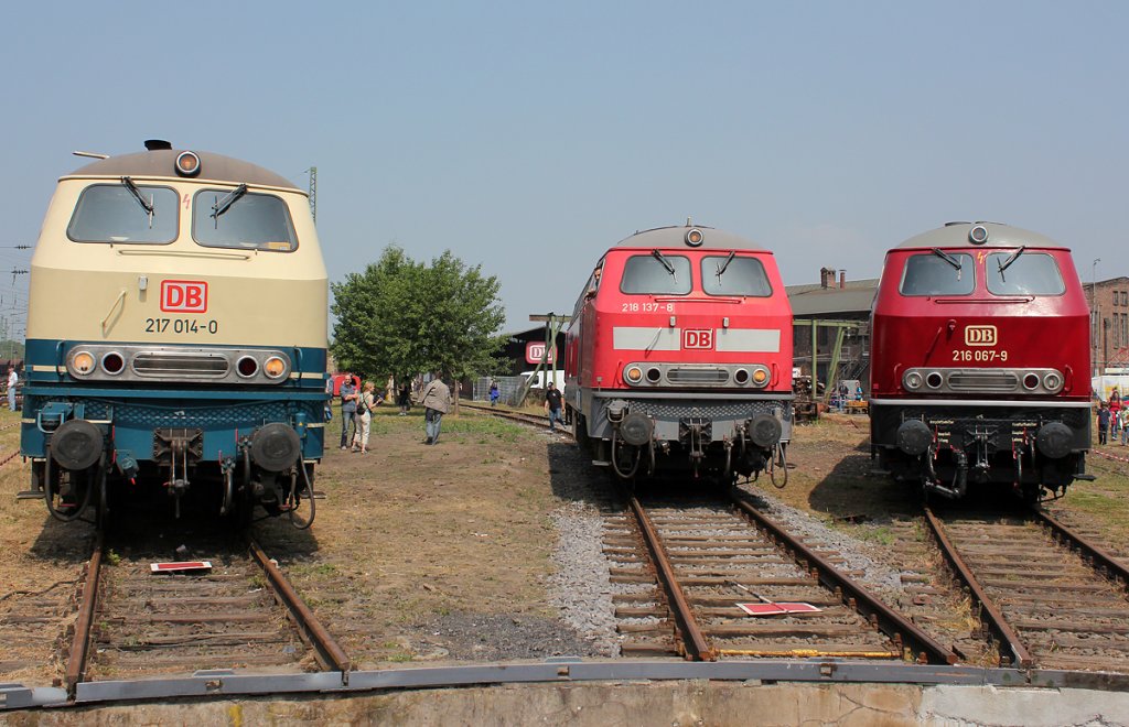 V160 Familienbild , 217 014-0 / 218 137-8  / 216 067-9 