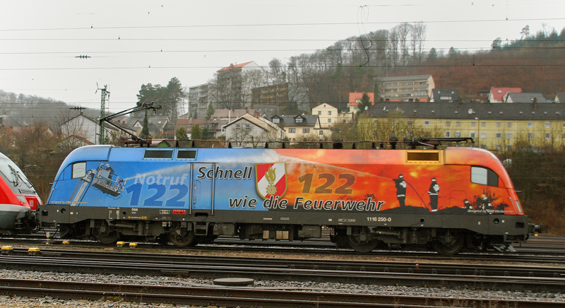 Volle Breitseite einer der sch�nsten Loks aller Zeiten! 1116 250-0, aufgenommen am 31.03.11, bei der Durchfahrt durch Treuchtlingen.