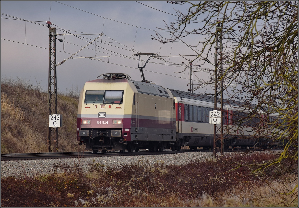 101 112 im imaginären Rheingoldanstrich. Schliengen, Dezember 2018.
