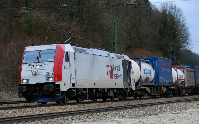 185 665-7, aufgenommen am 19.03.14, in A�ling.