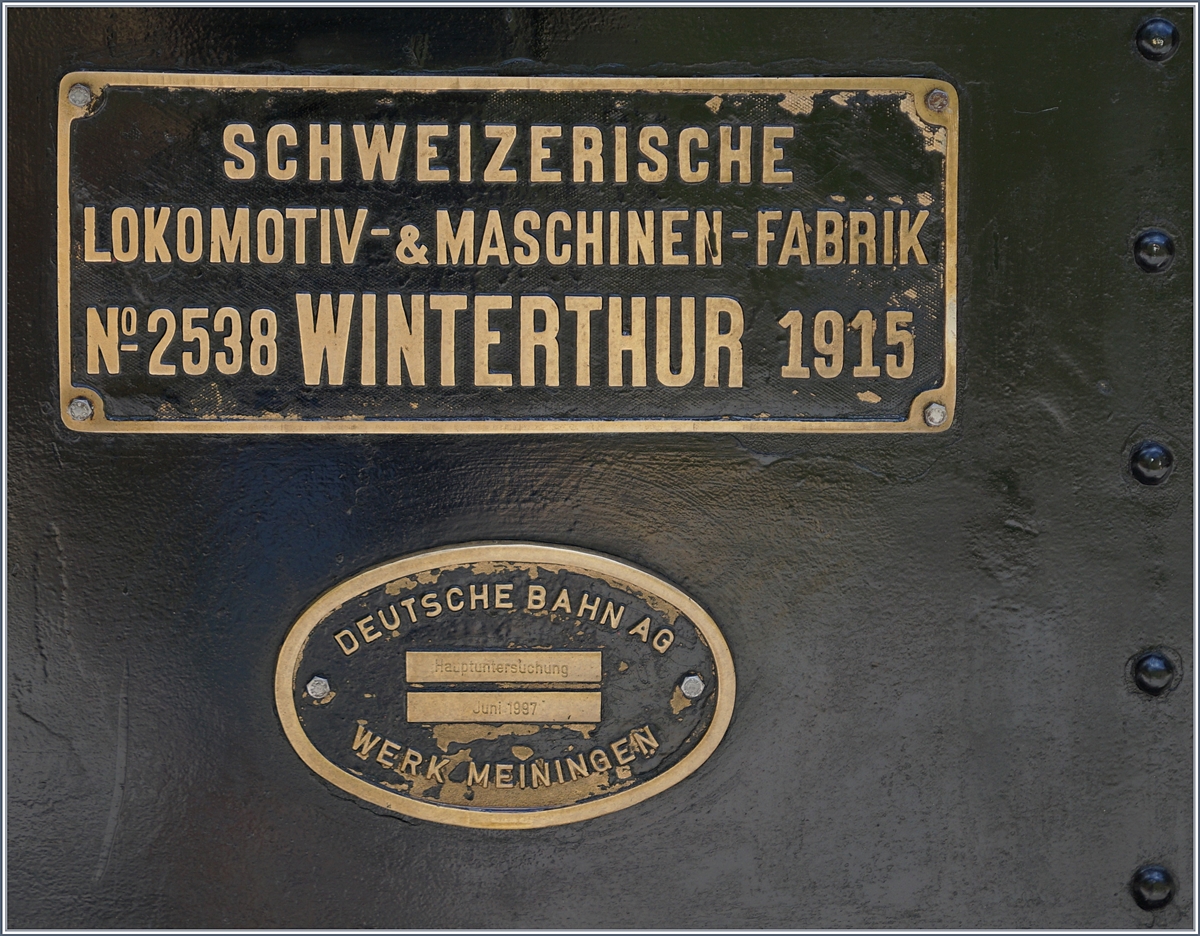 5 Nieten und zwei Fabrikschilder als Ergänzung zu den Coni Fer E 3/3 N° 5 Bilder, verbunden mit der Hoffnung, zur Aufklärung des  Lebensweges  der sechs  Alusuisse  Loks und insbesondere der E 3/3 N° 5 beitragen zu können.

Les Hopitaux Nuefs, den 13 Juli 2019