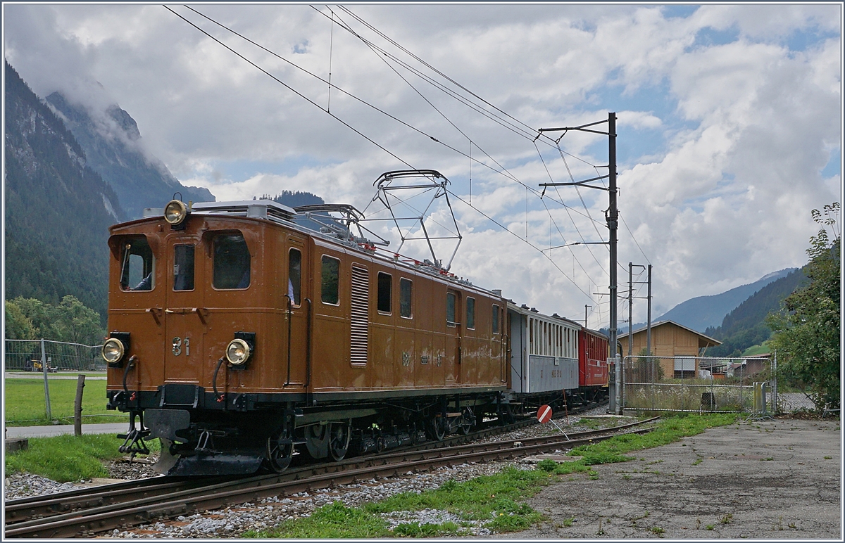 50 Jahre Blonay Chamby - Bündnertag im Saaneland: Die Blonay-Chamby Bahn BB G 4/4 81 erreicht von Rougemont kommend Saanen. 14. Sept. 2018