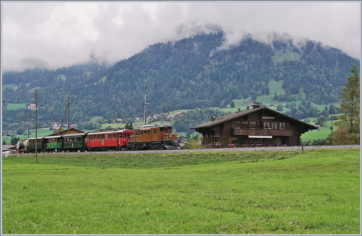 50 Jahre Blonay Chamby - Bündnertag im Saaneland: Die RhB Ge 4/4 182 und der ABe 4/4 35 erreichten mit ihrem Extrazug von Bulle kommend in Kürze Gstaad. 
14. Sept. 2018