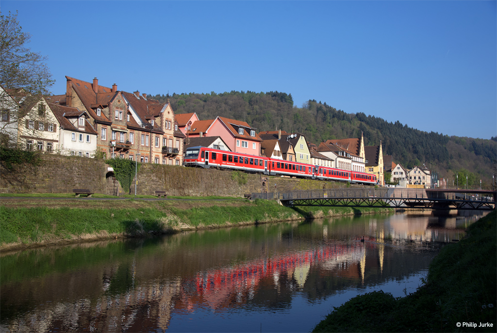 628 229-6 und 628 644-6 als RE 23381 (Aschaffenburg Hbf - Crailsheim) am 30.04.2017 bei Wertheim.
