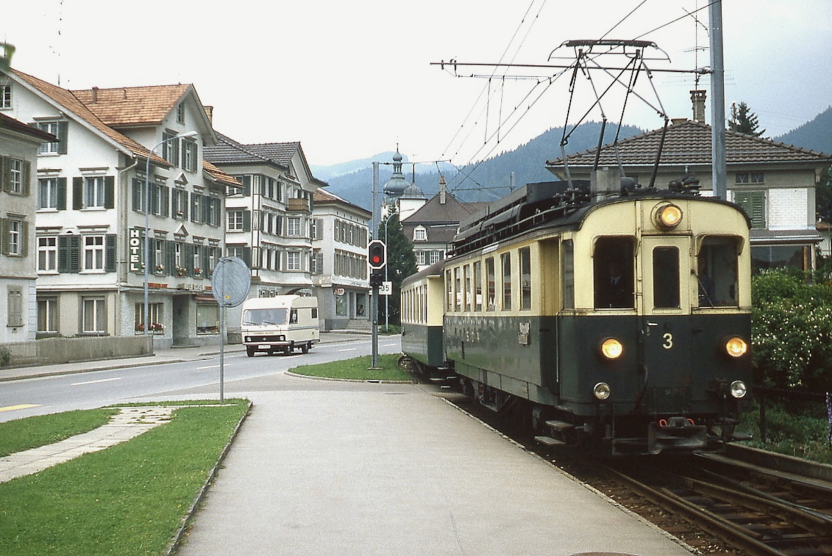 ABDeh 4/4 3 der SGA fährt auf seinem Weg von Appenzell nach St. Gallen in Bühler ein