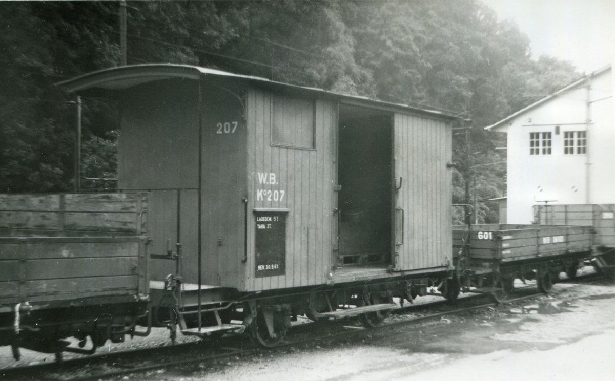 Alte Wagen der Waldenburgerbahn: Die kleinen Güterwagen Ko 207 und M 601. Waldenburg, 1963. 